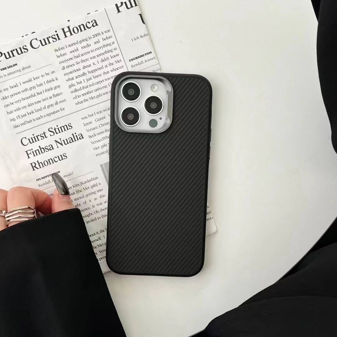 Apple iPhone 14 Kılıf Magsafe Şarj Özellikli Karbon Fiber Görünümlü Zore Troy Kapak Siyah