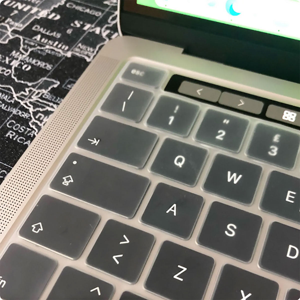Apple Macbook 13.6' Air 2022 M2 A2681 Zore Klavye Koruyucu Transparan Buzlu Silikon Ped Renksiz
