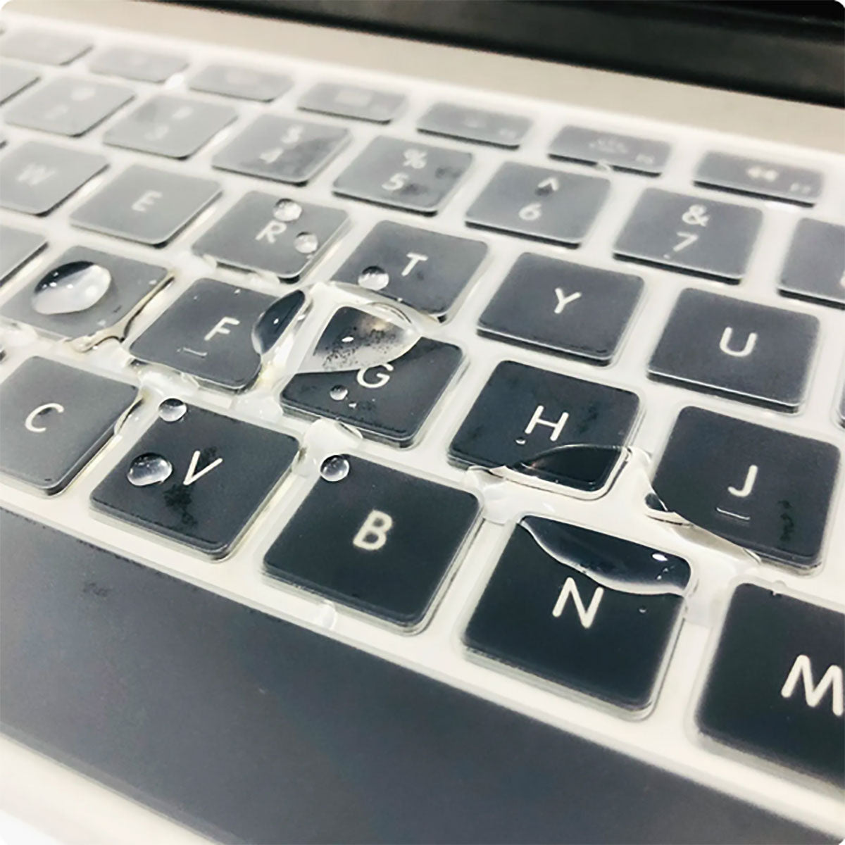 Apple Macbook 13.6' Air 2022 M2 A2681 Zore Klavye Koruyucu Transparan Buzlu Silikon Ped Renksiz