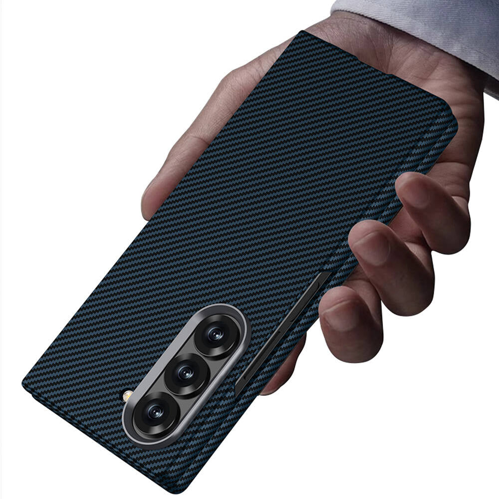 Galaxy Z Fold 6 Kılıf Kamera Korumalı Karbon Fiber Tasarımlı Arka Yüzey Zore Kıpta Karbon Kapak Koyu Yeşil