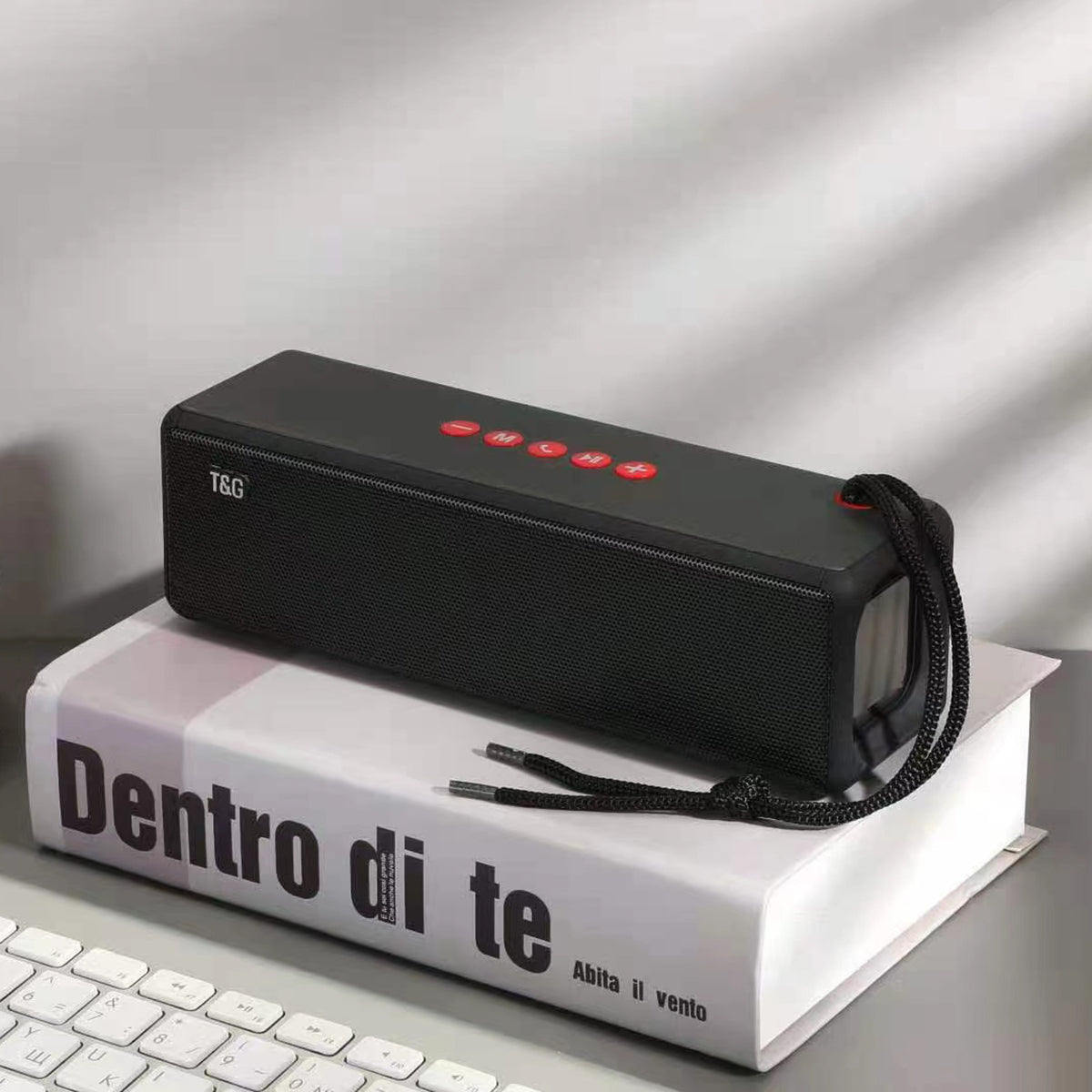 Zore TG271 İp Aksesuarlı FM Radyo Özellikli AUX USB Kart Okuyucu Portlu Bluetooth Hoparlör Speaker Siyah